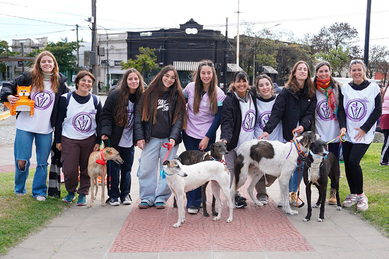 Participación de docentes y estudiantes de la FCV en las actividades por el Día del animal en Benito Juárez