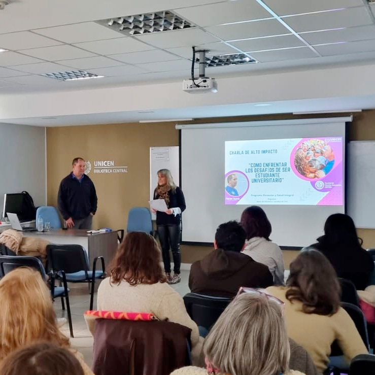 Se realizó la charla &quot;Cómo enfrentar los desafíos de ser estudiante universitario&quot; 