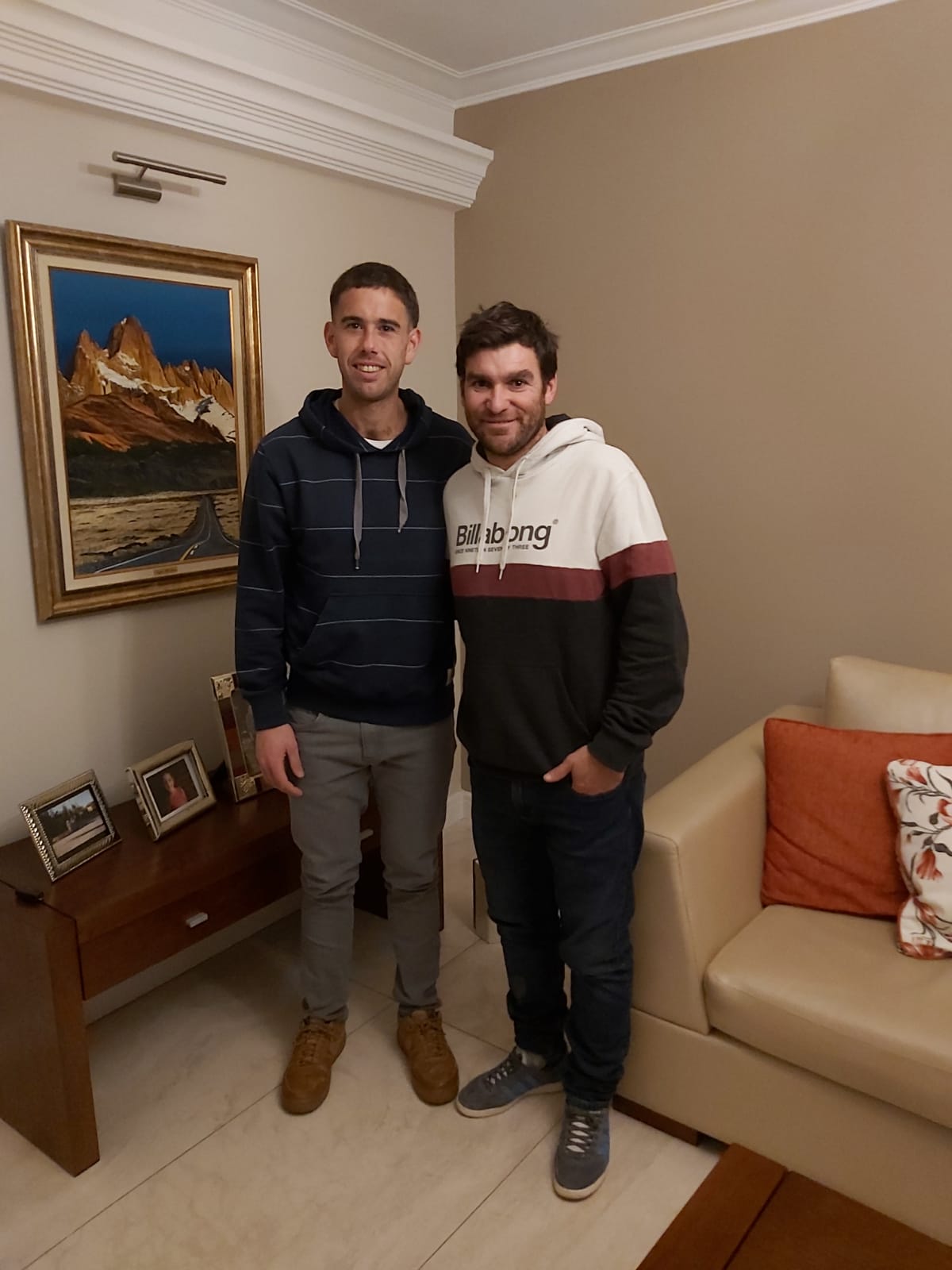 Javier con el docente Ignacio Simonetti, quien fue su primer Residente. Image