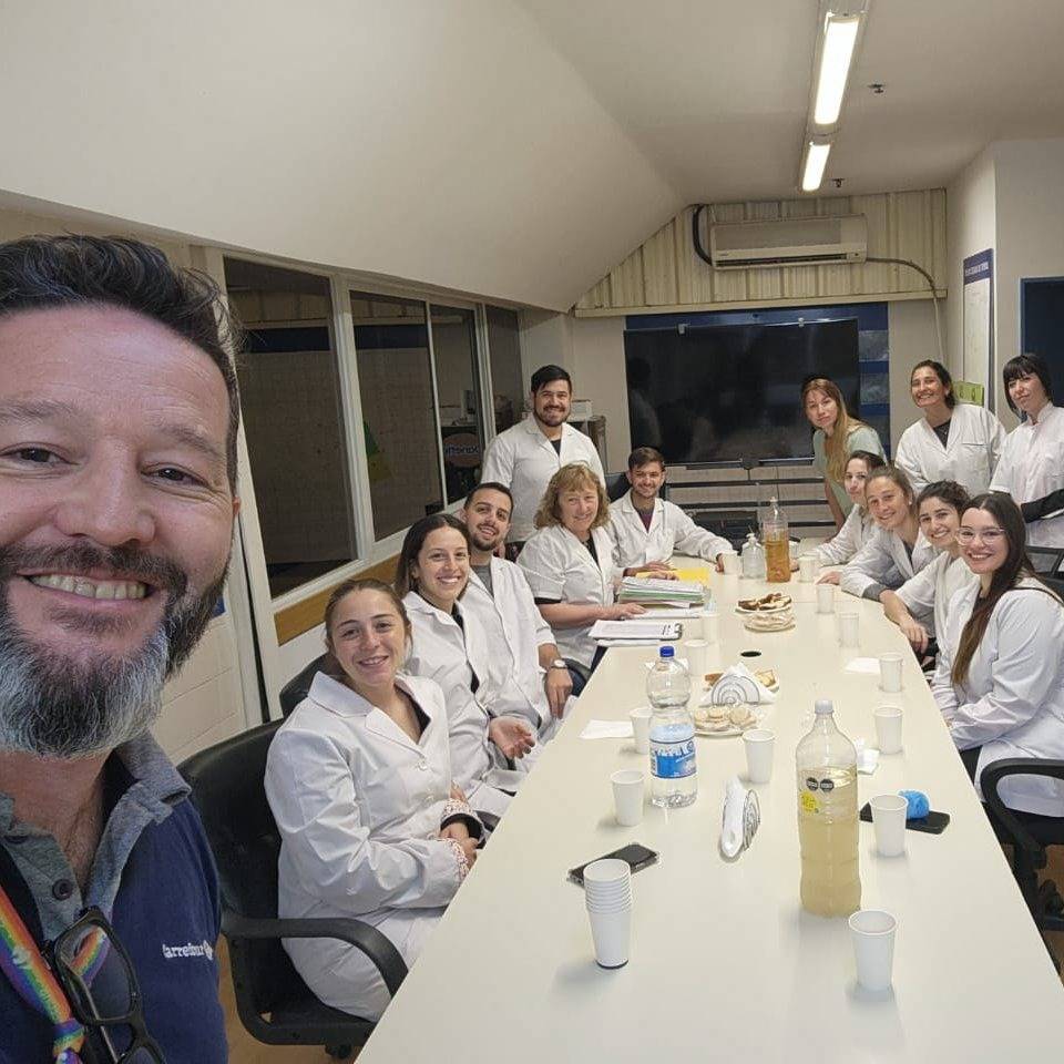 Visita a Carrefour con estudiantes